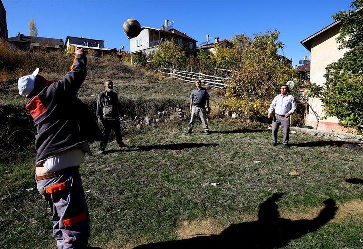 Voleybol tutkusuyla "dağ köyü"nün takımını 2. lige taşıdılar G5