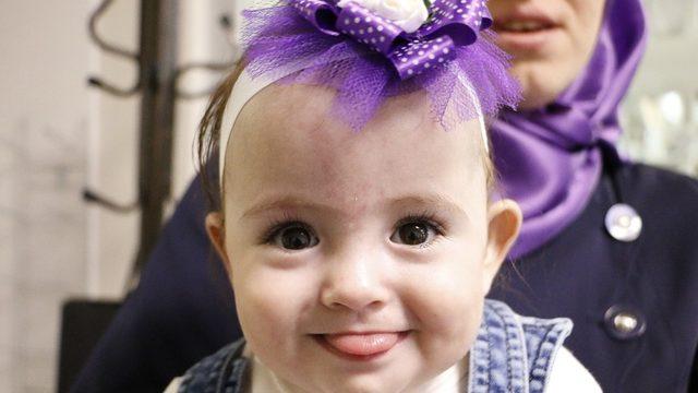 Yaşamaz denilen Hafsa Ceren bebek hayata tutunup 13 aylık oldu