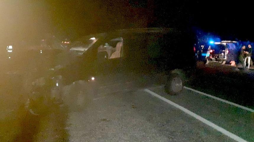 Otomobil ile hafif ticari ara&ccedil; &ccedil;arpıştı: 1 yaralı