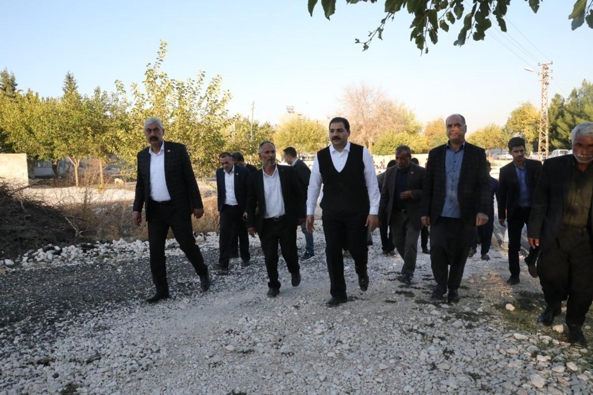 Canpolat kırsalda y&uuml;r&uuml;t&uuml;len &ccedil;alışmaları inceledi