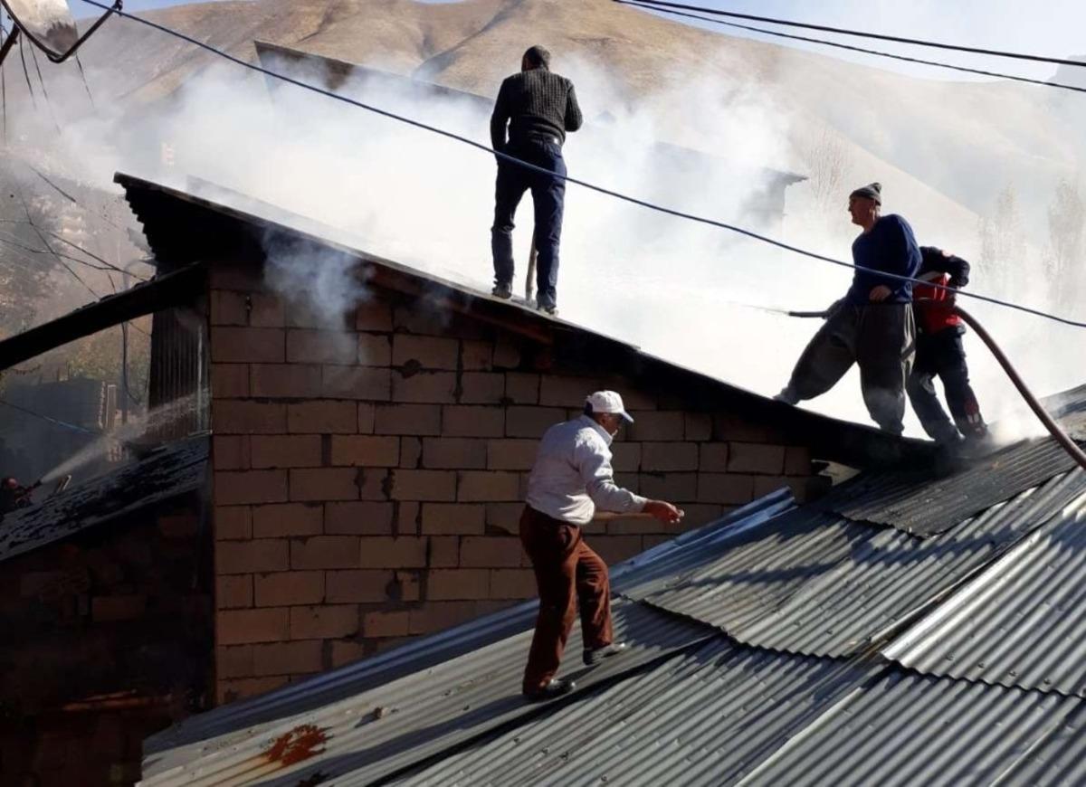 Hakkari&rsquo;de korkutan yangın