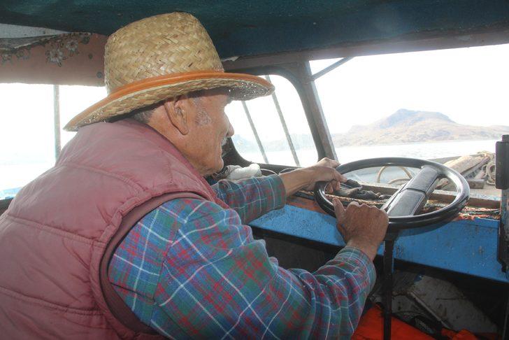 Diktiği 3 bin 500 fidanla adaya can verdi G4