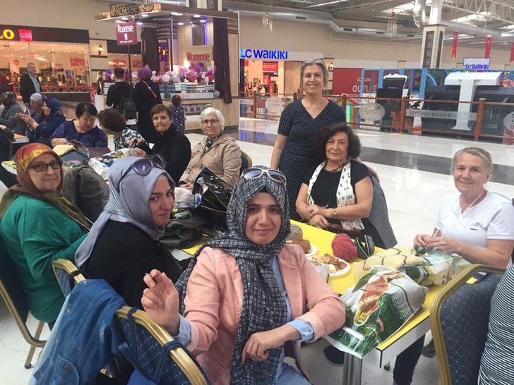 Bozüyük’te kursiyerler örüyor, minik kalpler ısınıyor G5