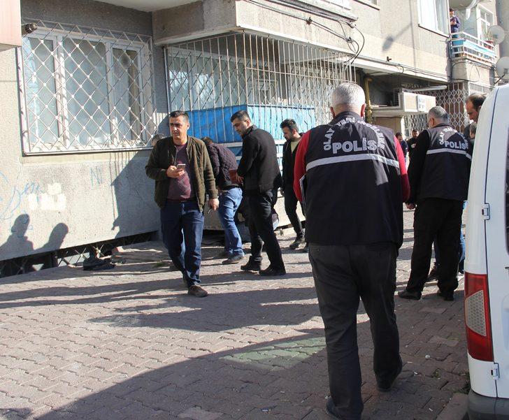 Polise jiletle saldırdı, çıkan arbedede vuruldu G4