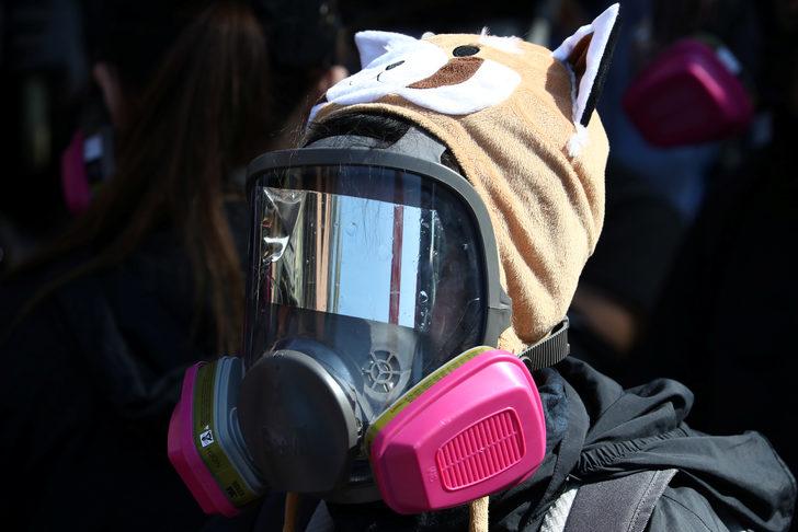 Hong Kong'da sular durulmuyor! Bir polis okla yaralandı G5