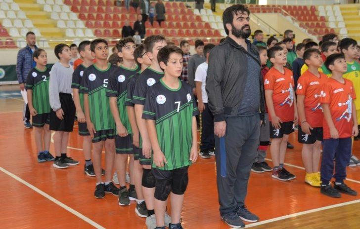 200 sporcu hentbol şenliğinde buluştu G4