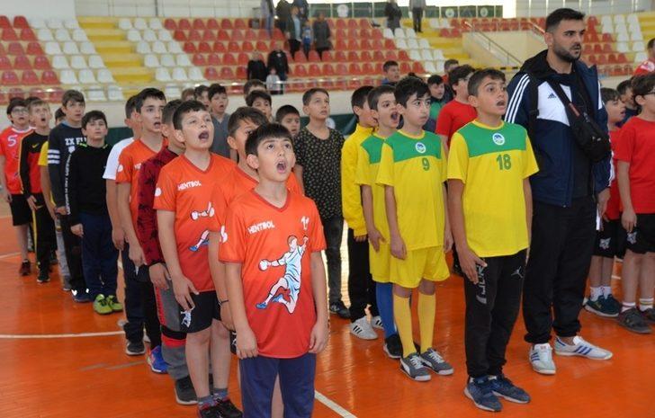 200 sporcu hentbol şenliğinde buluştu G5