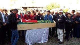 Akçakale’ye atılan roketle şehit olan vatandaş gözyaşlarıyla defnedildi