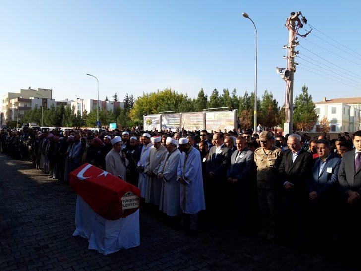 Akçakale’ye atılan roketle şehit olan vatandaş gözyaşlarıyla defnedildi G3