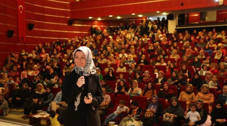 Gebzelilerden Hatice K&uuml;bra Tongar&rsquo;a b&uuml;y&uuml;k ilgi