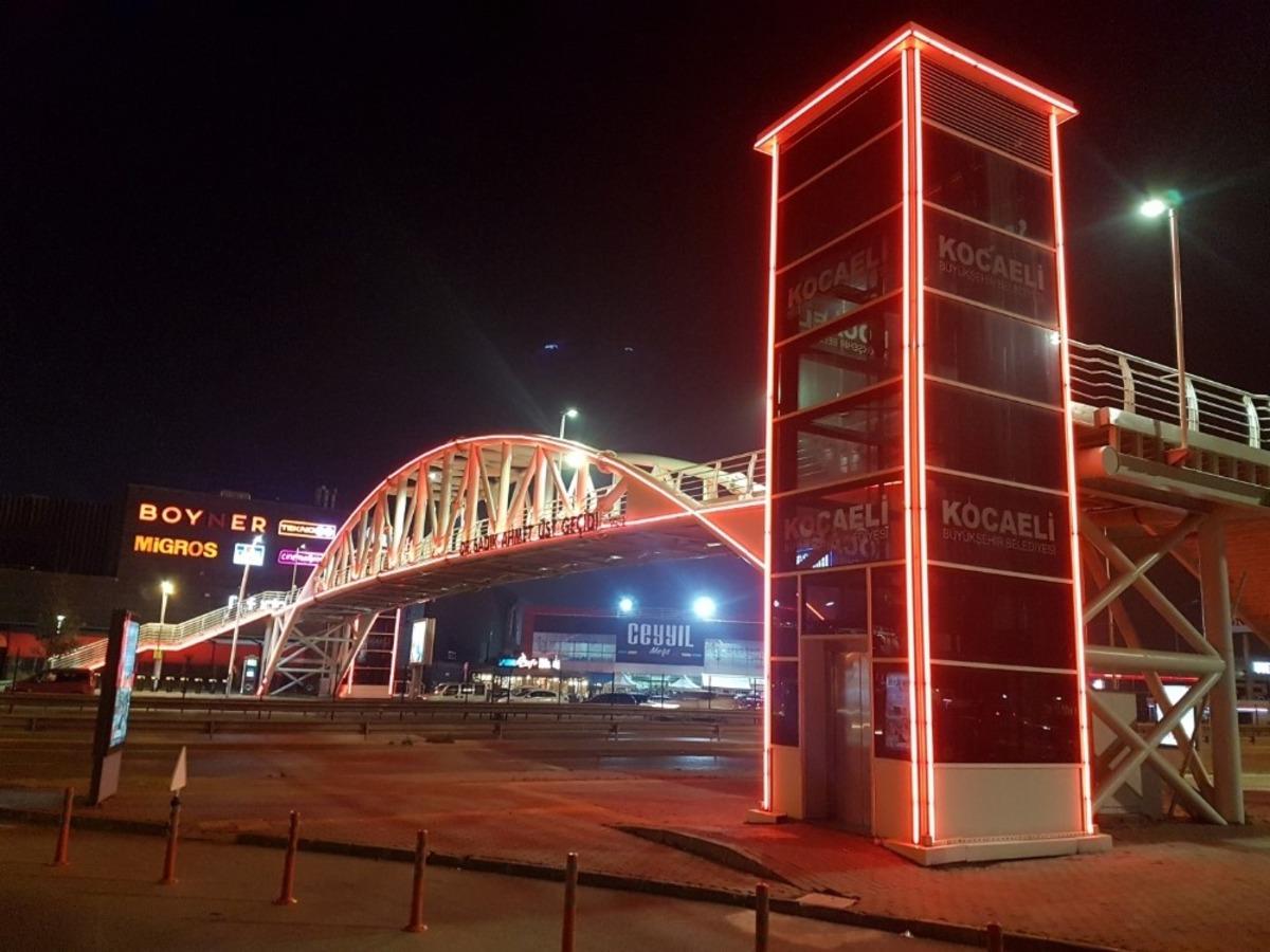 Kocaeli&rsquo;de &uuml;st ge&ccedil;itler &ldquo;Kadına şiddete hayır&rdquo; dedi