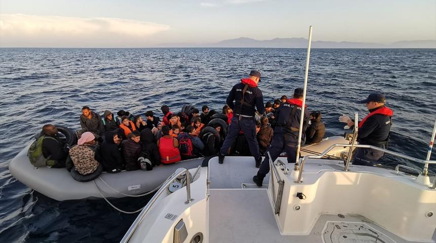 İzmir'de 72 d&uuml;zensiz g&ouml;&ccedil;men yakalandı