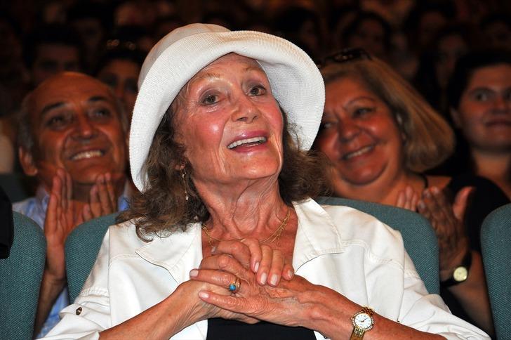 Son dakika! Usta oyuncu Yıldız Kenter hayatını kaybetti G1