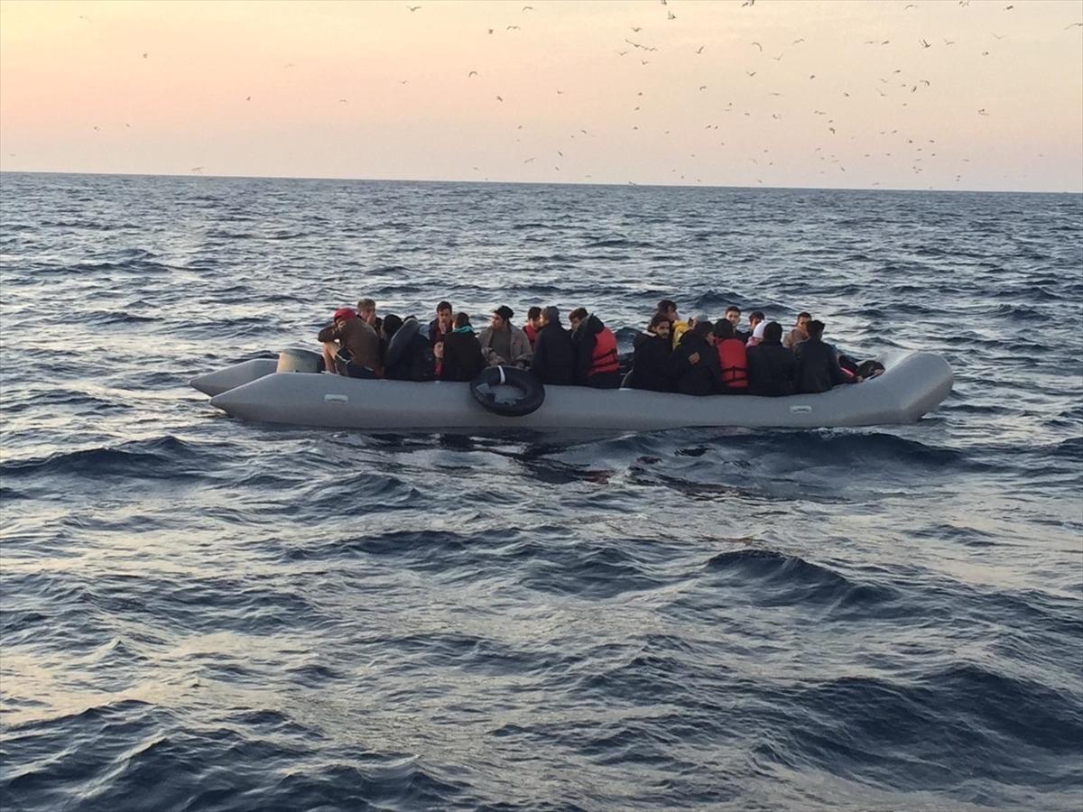 İzmir'de 142 d&uuml;zensiz g&ouml;&ccedil;men yakalandı