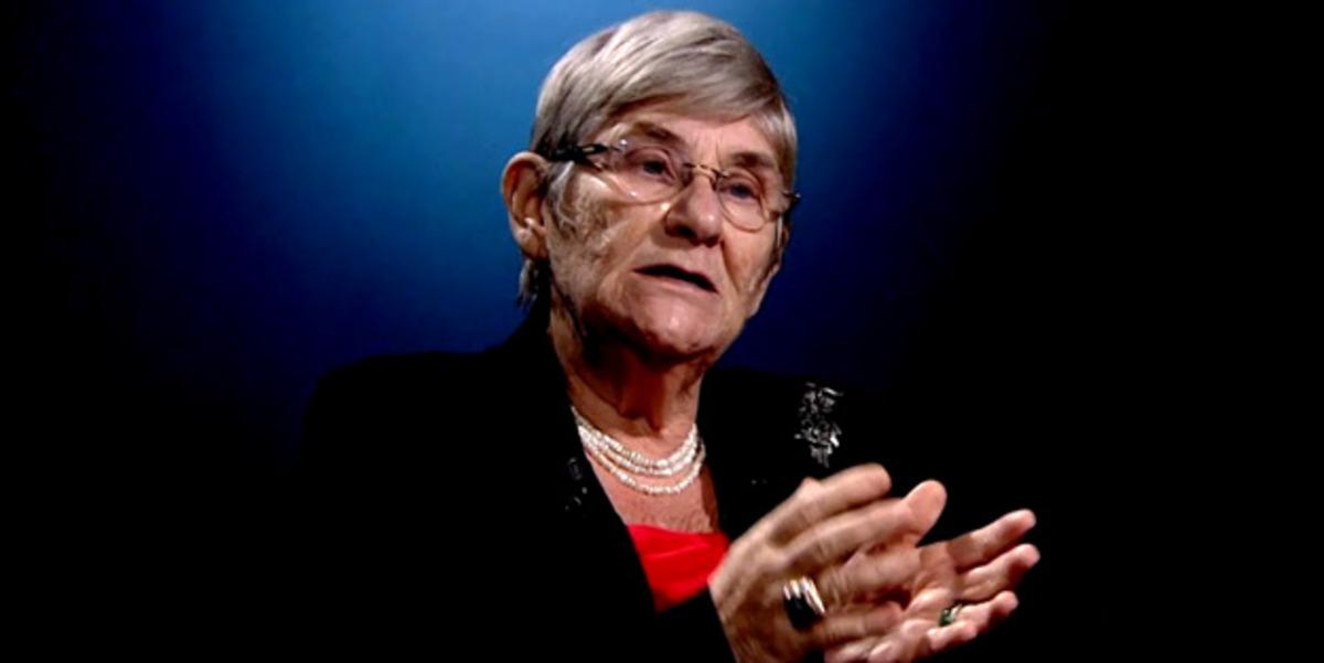 Karatay bardak bardak zeytinyağı i&ccedil;erek zeytinyağının faydalarını anlattı