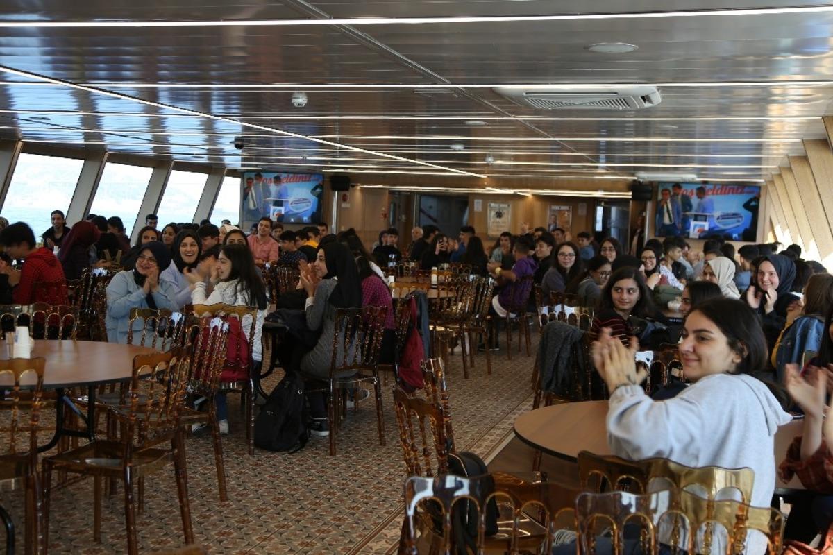 &Ccedil;ekmek&ouml;y&rsquo;&uuml;n liseli &ouml;ğrencileri Boğaz turunda