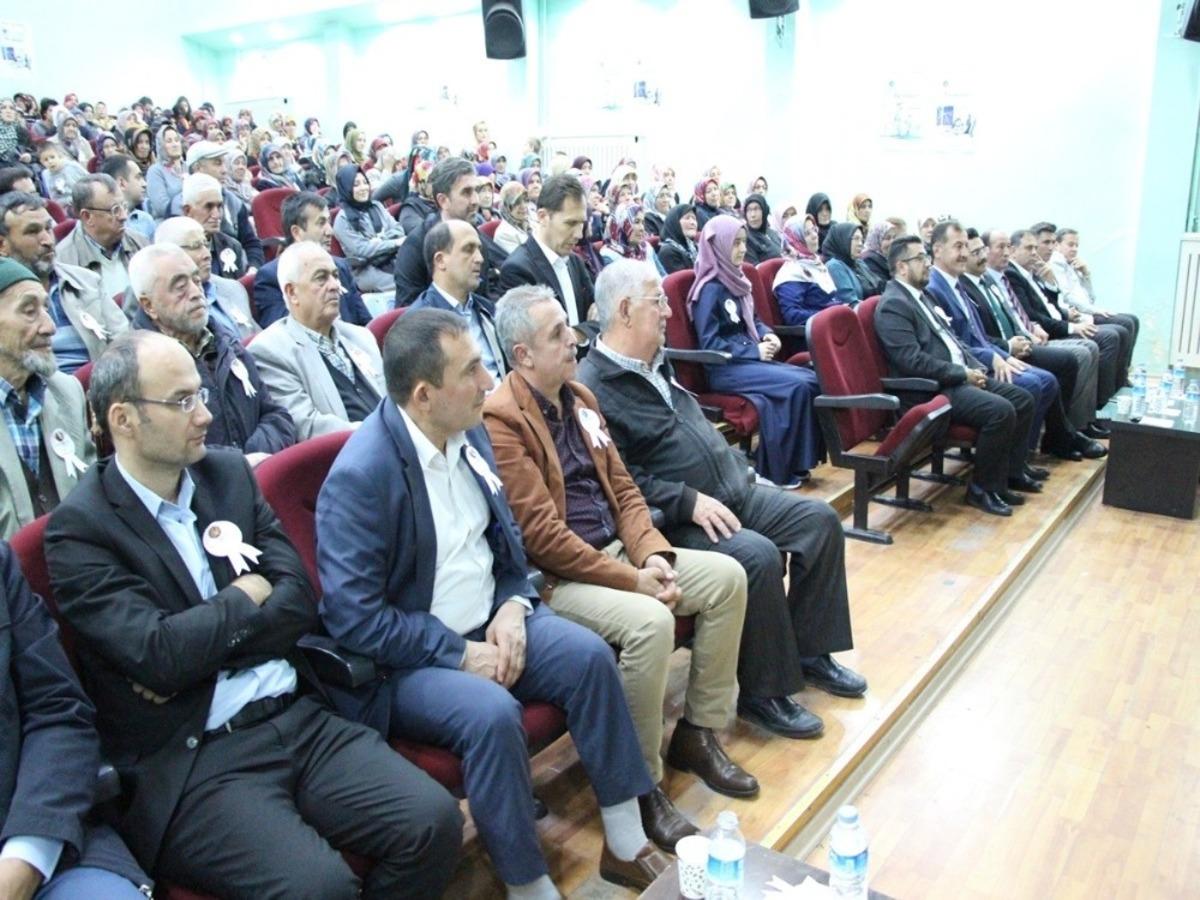 Şaphane&rsquo;de "Peygamberimiz ve Aile" konulu konferans