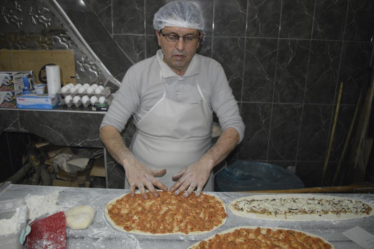 &Ouml;ğretmen kızına destek olmak i&ccedil;in geldiği Ağrı&rsquo;da işyeri a&ccedil;tı