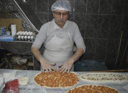 Öğretmen kızına destek olmak için geldiği Ağrı’da işyeri açtı