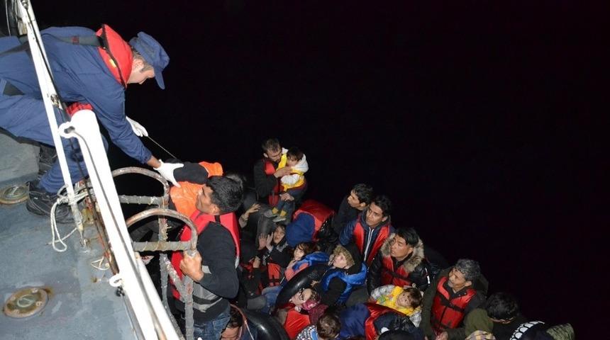 Çanakkale açıklarında 51 düzensiz göçmen yakalandı