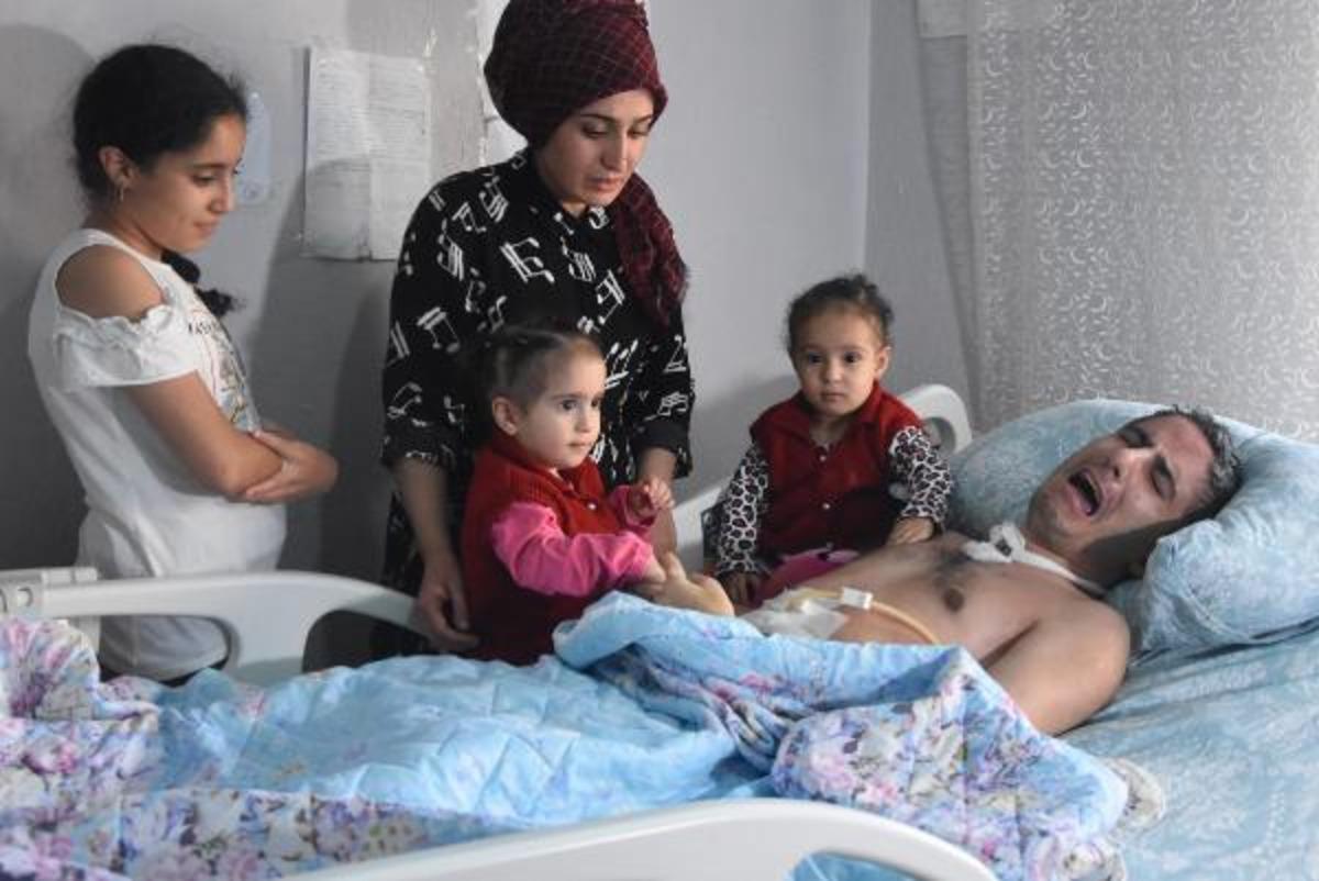 Yatalak eşine t&uuml;rk&uuml;leriyle şifa oluyor! G&ouml;renleri duygulandıran g&ouml;r&uuml;nt&uuml;