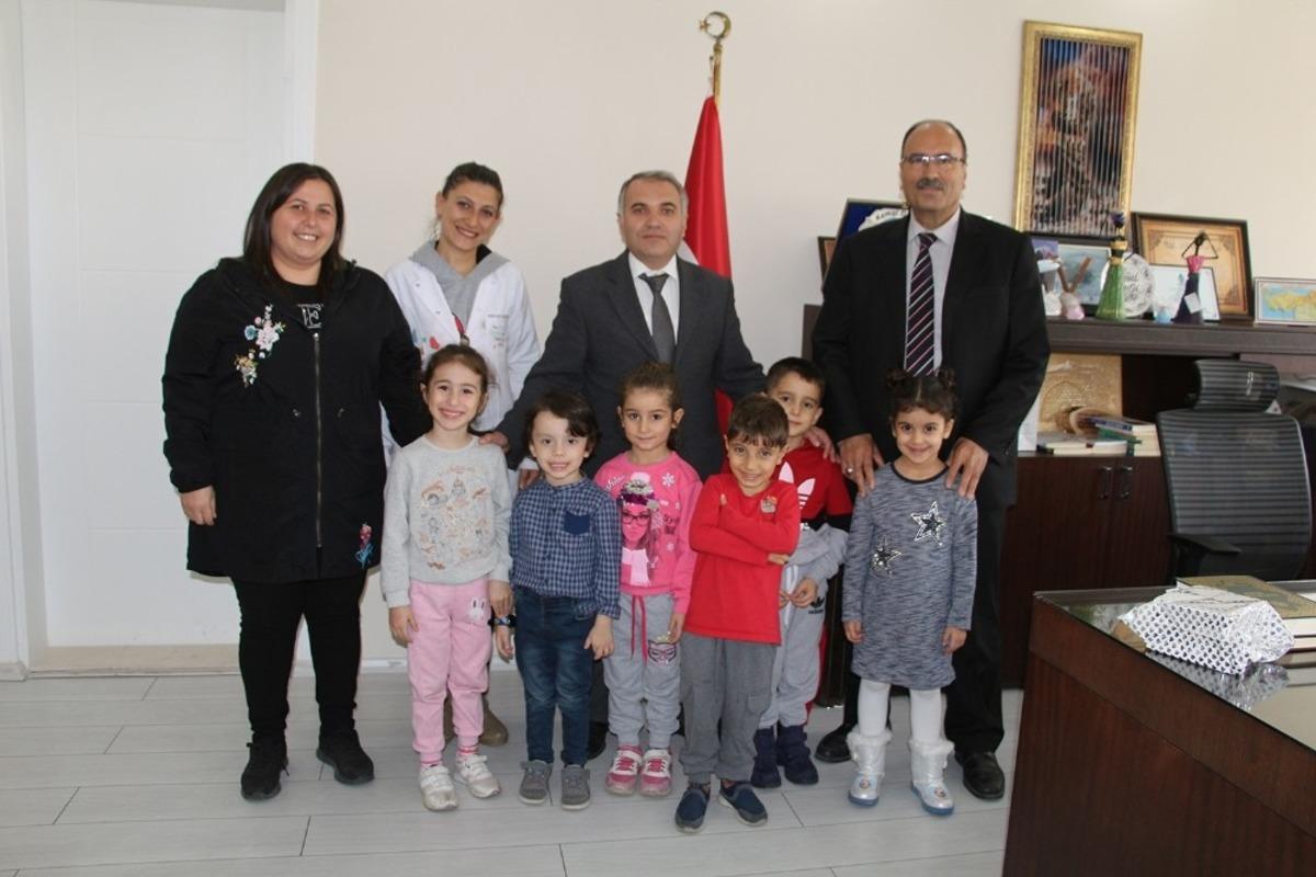 Minik &ouml;ğrencilerden anlamlı hediye