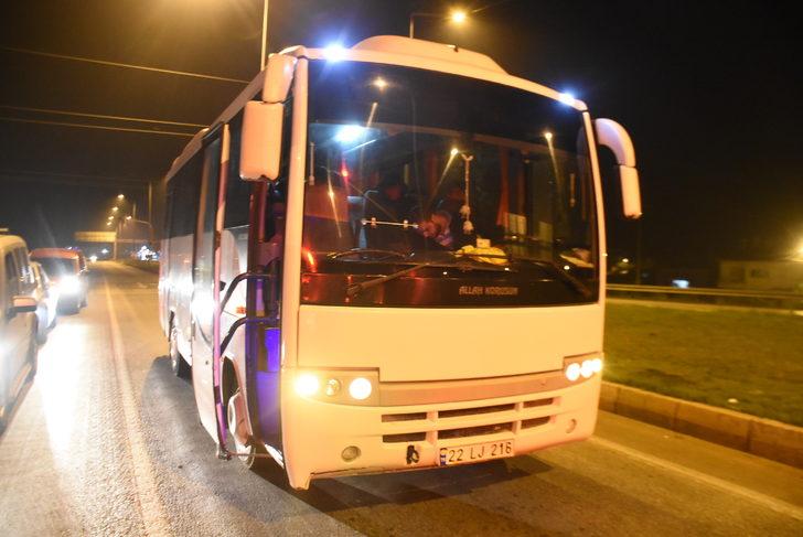 Yunan polisi 30 göçmeni dövüp, değerli eşyalarını alarak Türkiye'ye gönderdi G5