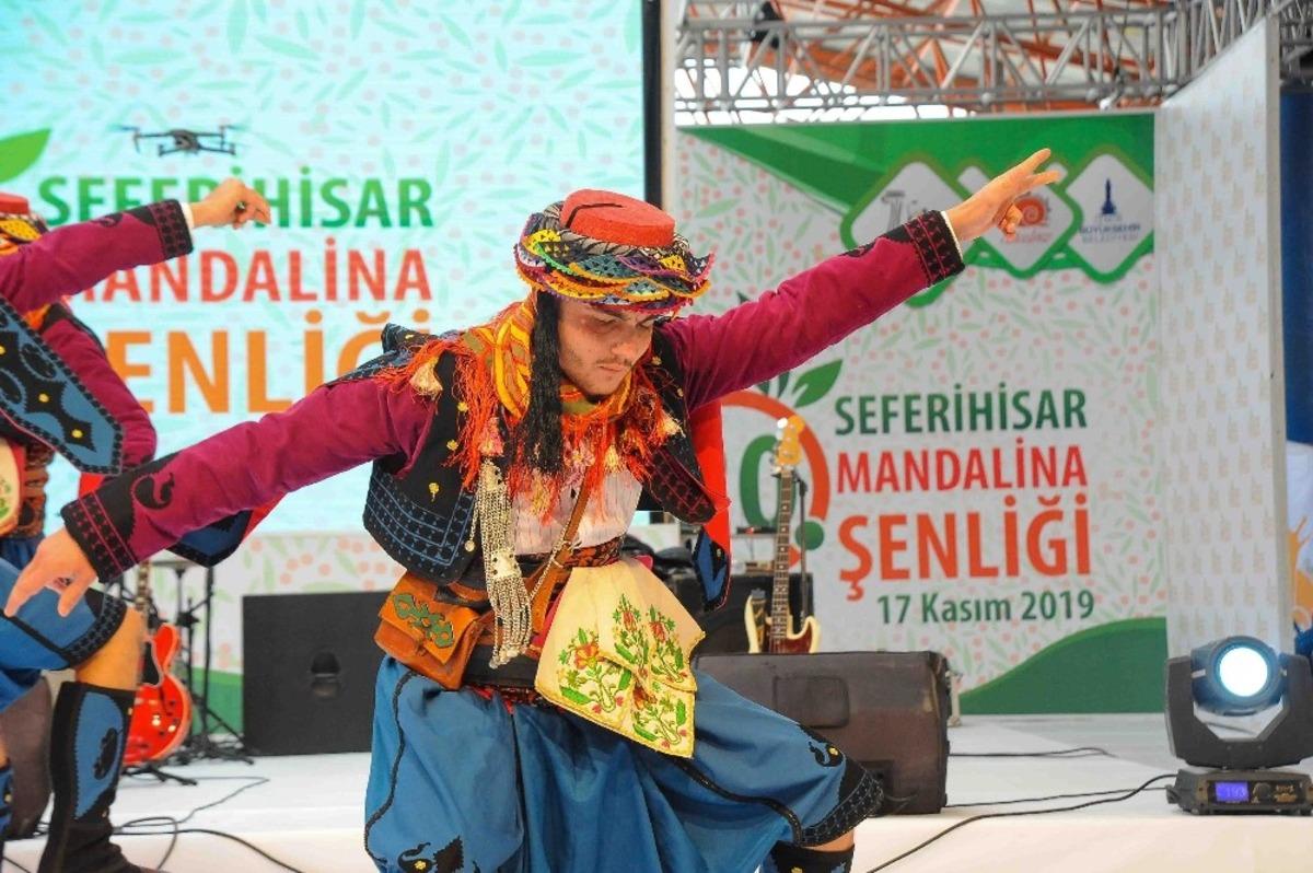 Seferihisar&rsquo;daki turuncu festivale binlerce kişi katıldı