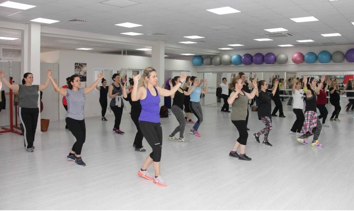 Bayraklı&rsquo;da spor kursları devam ediyor