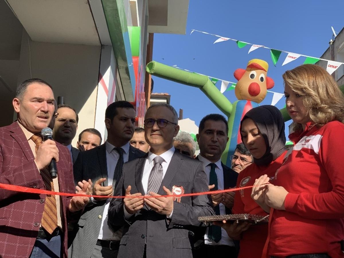 Onur Market&rsquo;ten Karacabey&rsquo;e 3&rsquo;&uuml;nc&uuml; mağaza
