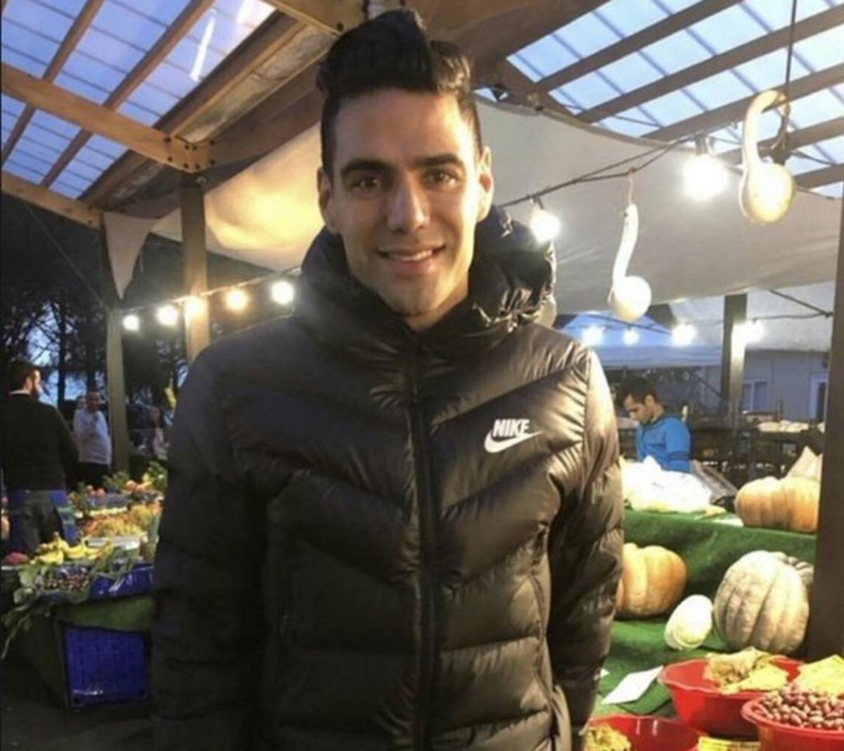 Falcao'nun şoke eden g&ouml;r&uuml;nt&uuml;s&uuml;! Pazarda...
