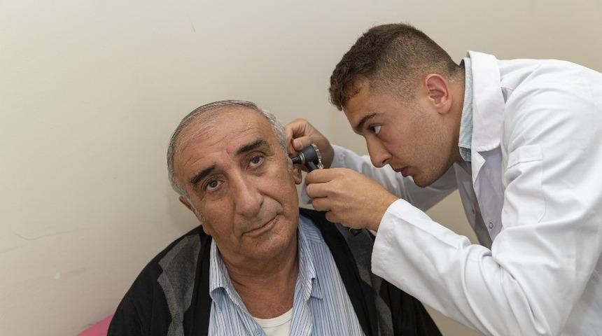 Mersin&rsquo;de emeklilere işitme tarama testi