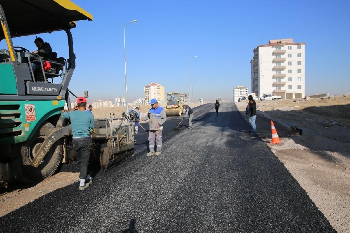 Bah&ccedil;elievler mahallesinde asfalt &ccedil;alışmaları tamamlandı