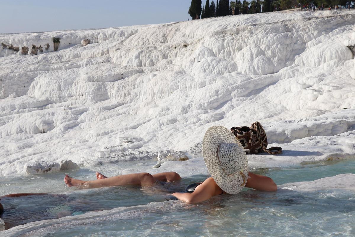 Beyaz cennet Pamukkale'de ara tatil bereketi