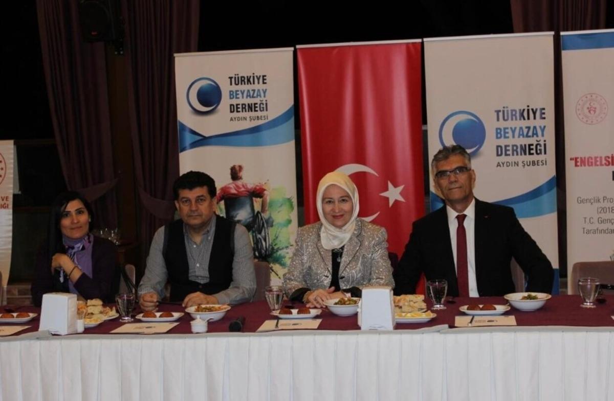 Engelsiz kitap kahve projesinin destek&ccedil;ilerine teşekk&uuml;r plaketi