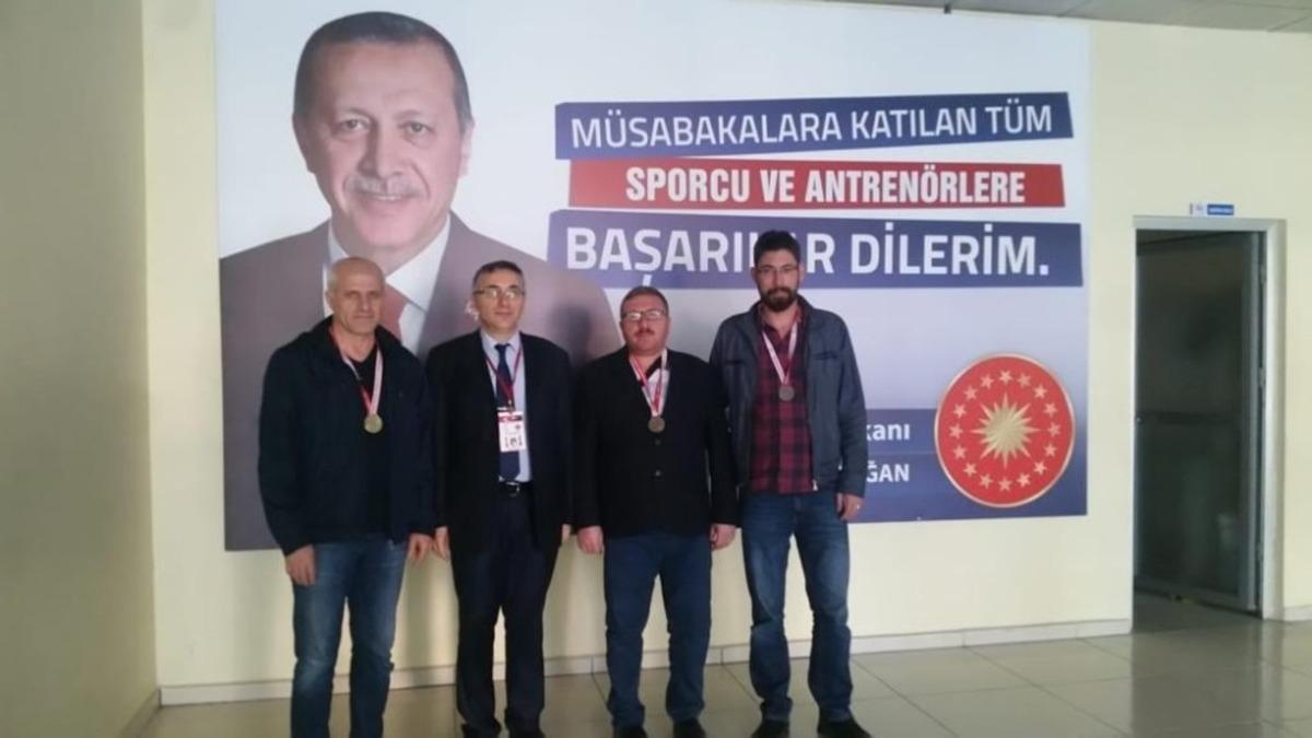 Gen&ccedil;lik ve Spor İl M&uuml;d&uuml;rl&uuml;ğ&uuml; Personeli İle &Ouml;ğretmenler Satran&ccedil; Turnuvasında Bir Araya Geldi