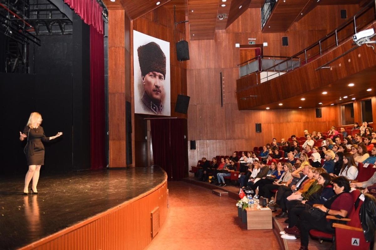 Anne-babalar i&ccedil;in "yetenek" farkındalığı