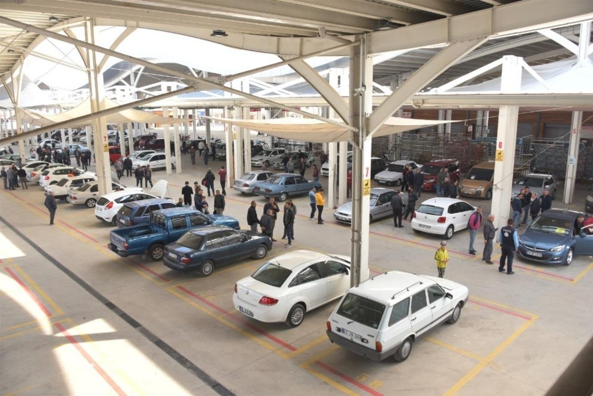 Salihli a&ccedil;ık oto pazarı a&ccedil;ıldı