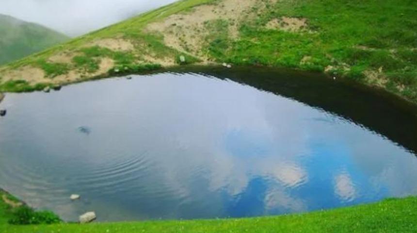 Altın seviciliği ve Dipsiz Göl