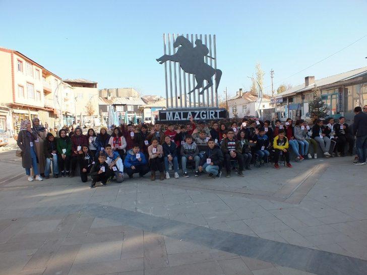 Yozgatlı öğrenciler Malazgirt’i ziyaret etti G1