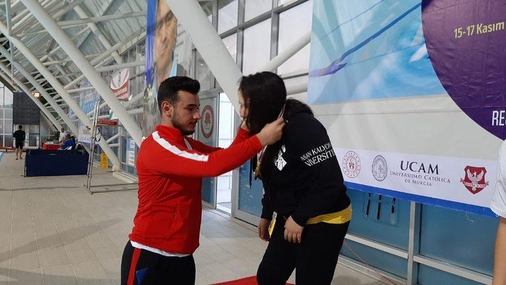 HKÜ’nün yüzmedeki gururu Türkiye şampiyonu oldu G1