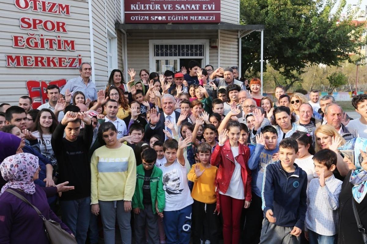 Efeler Belediyesi otizmli &ccedil;ocuklara sahip &ccedil;ıkıyor