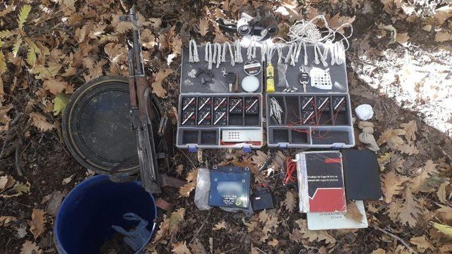 Bingöl’de bidonla gömülü kaleşnikof ve çok sayıda malzeme ele geçirildi