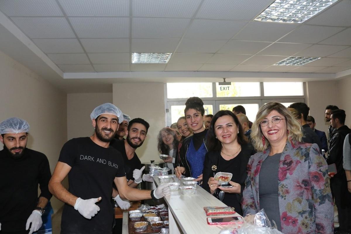 Hemşirelik Fak&uuml;ltesi&rsquo;nde &ouml;ğrenciler ve mezunlar buluştu