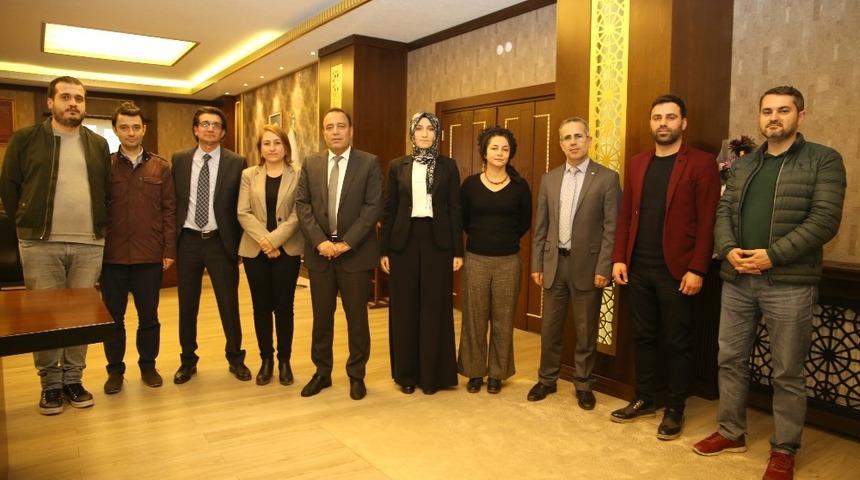 Rekt&ouml;r &Ccedil;apak &ldquo;Bing&ouml;l balına kadın elinin değmesi balımıza artı değer katacak&rdquo;