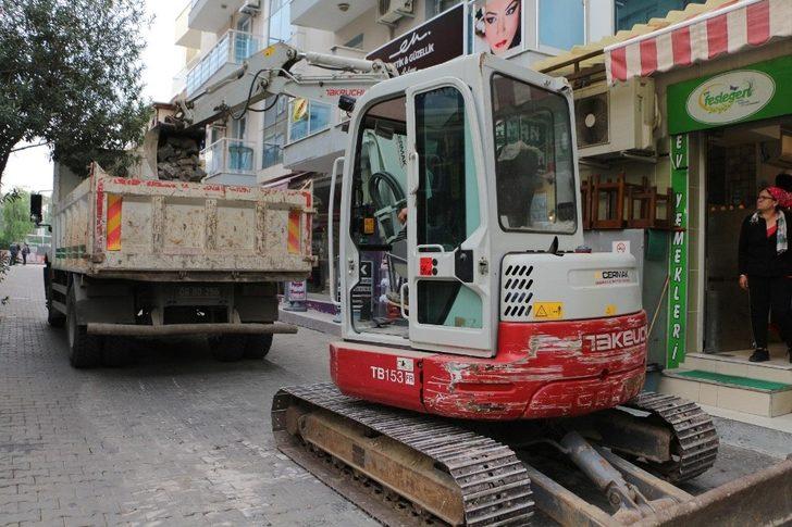 Kuşadası’nın 30 yıldır beklediği hizmet Türkmen Mahallesi’nden başladı G3