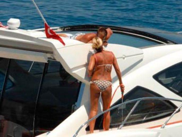 Temizlik yaparken öpüştüler G1