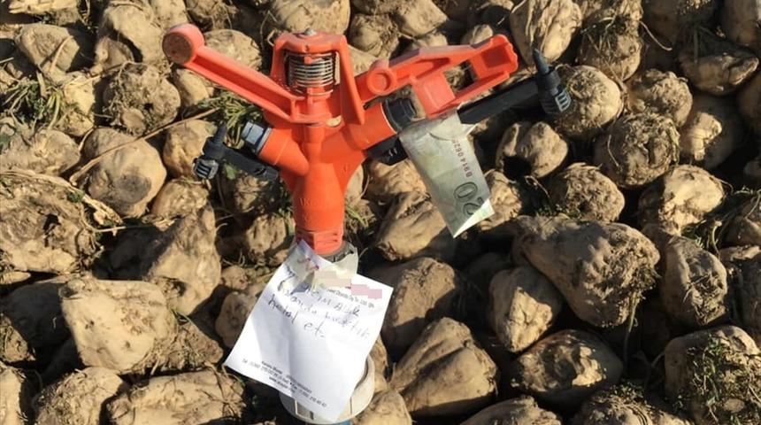 Tarladan aldığı pancarın parasını fıskiyeye bıraktı