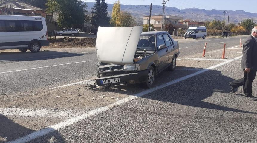 Otomobiller &ccedil;arpıştı: 1 yaralı