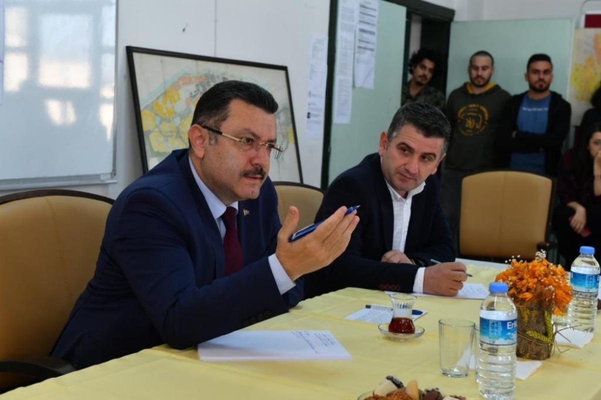 &Ouml;ğrenciler, Gen&ccedil;&rsquo;i soru yağmuruna tuttu